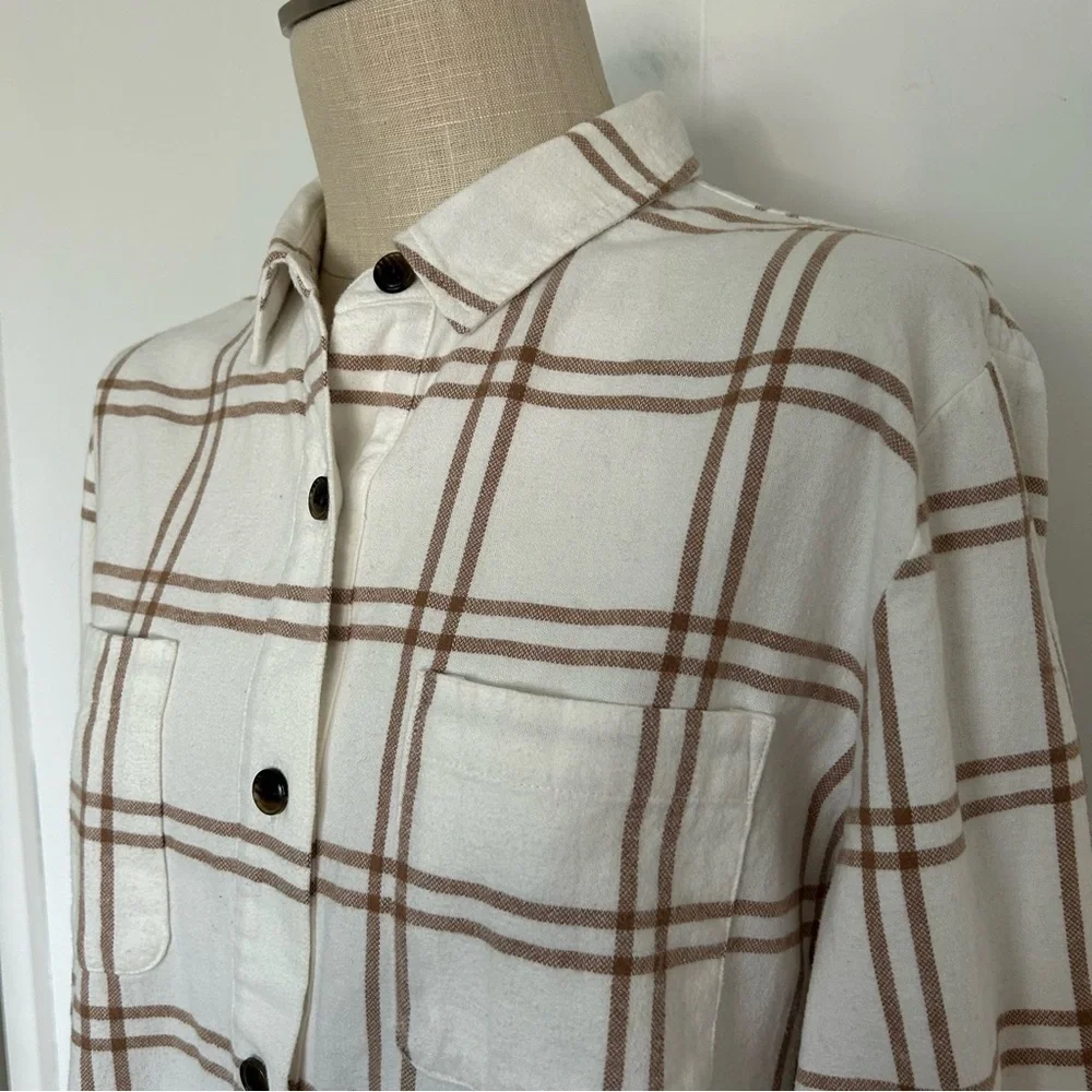J. Crew Women’s Plaid flannel shirt-jacket with‎ Pockets Size Medium Ivory Camel